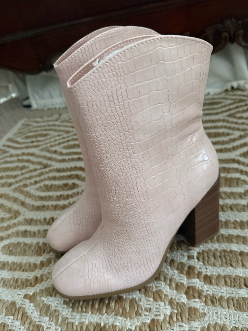 NWT pink leather booties - Picture 3 of 4